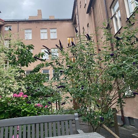 Rum Med Eget Badrum Och Stort, Delat Koek,Centralt I Malmoe A Room In An Apartment, Own Bathroom And Kitchen Shared With A Family Εξωτερικό φωτογραφία