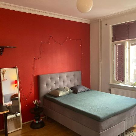 Rum Med Eget Badrum Och Stort, Delat Koek,Centralt I Malmoe A Room In An Apartment, Own Bathroom And Kitchen Shared With A Family Εξωτερικό φωτογραφία