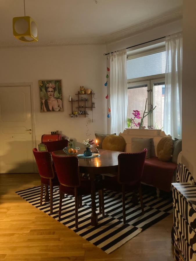 Rum Med Eget Badrum Och Stort, Delat Koek,Centralt I Malmoe A Room In An Apartment, Own Bathroom And Kitchen Shared With A Family Εξωτερικό φωτογραφία