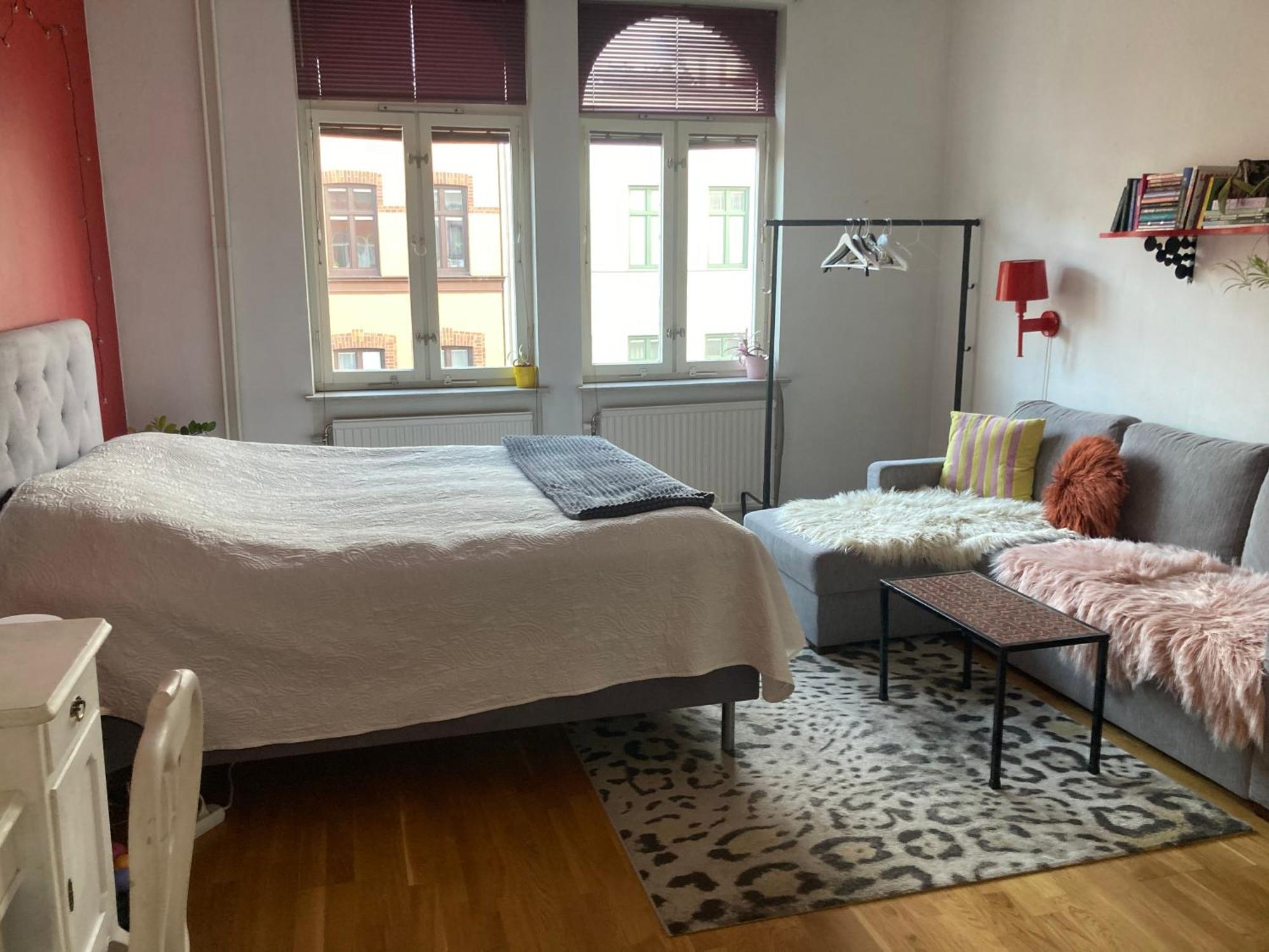 Rum Med Eget Badrum Och Stort, Delat Koek,Centralt I Malmoe A Room In An Apartment, Own Bathroom And Kitchen Shared With A Family Εξωτερικό φωτογραφία